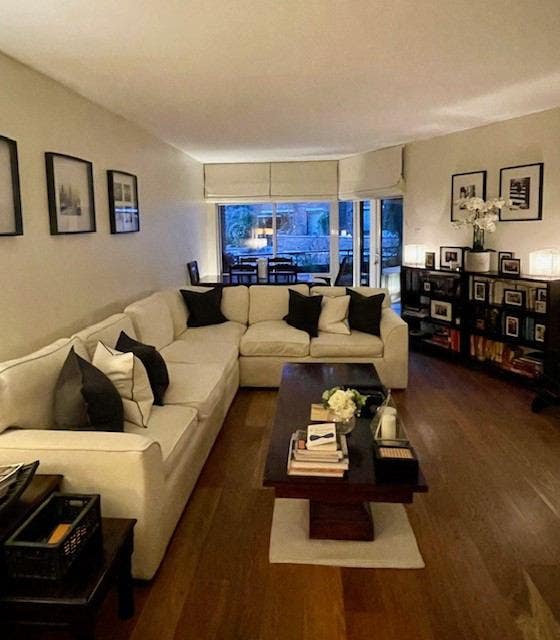 Luxury stylish riverside flat - double room avail. Main Photo