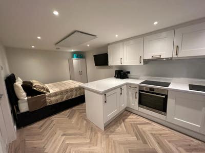 Self contained luxury  studio flat  Main Photo