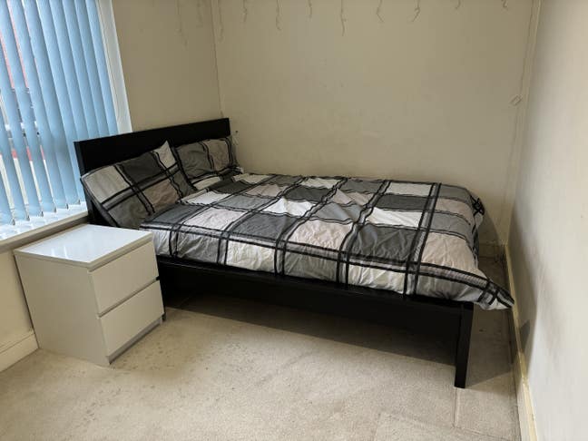 Room to rent in B70 9BZ Main Photo