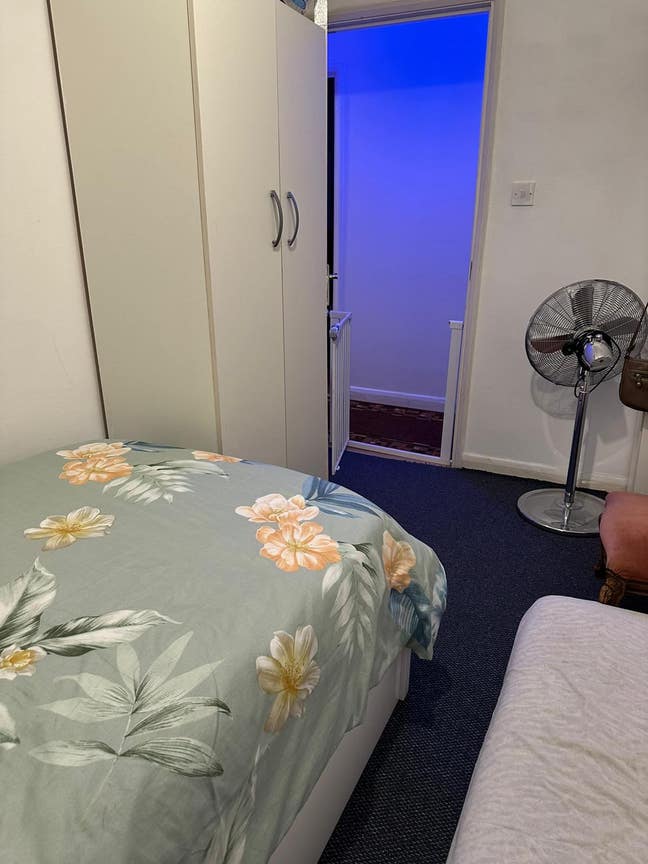 Single Room in Heart of Gants Hill  Main Photo