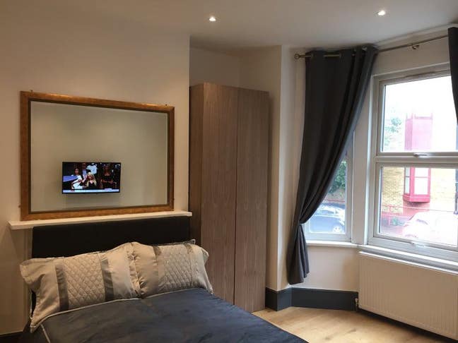 Elephant & Castle - double @645 p/m incl Main Photo