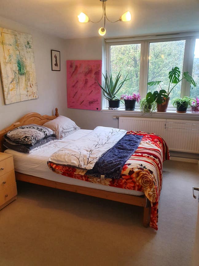 Spacious Double Bedroom Bills Inc Main Photo