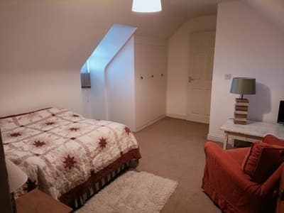 Double attic room, close to Yeovil hospital  Main Photo