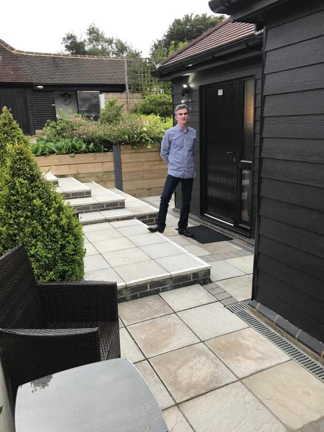 Professional Male seeks a single or double room Main Photo