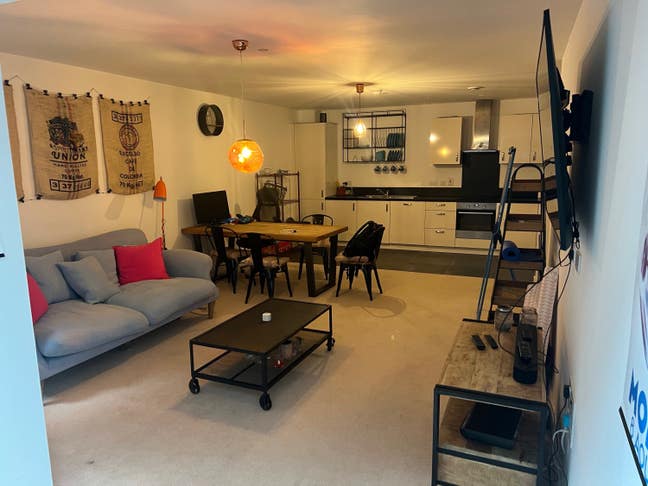 Large  Master Bedroom with Ensuit +Office, Living  Main Photo