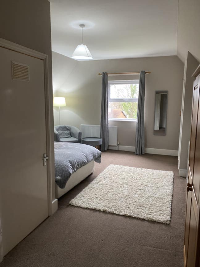 Large Double En-suite Room Bromley BR1 Main Photo