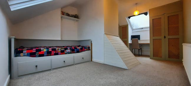 Large room in relaxed house Main Photo