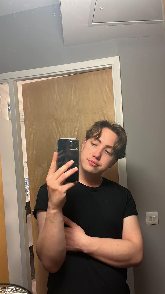 Looking for a room to rent Main Photo