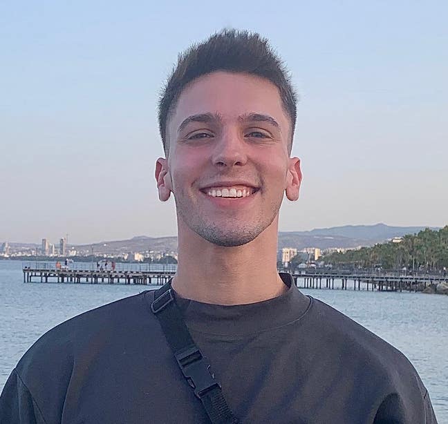 22-year old full-time worker seeking room to rent Main Photo