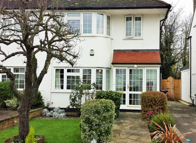 Refurbished Rooms in Lovely Home Main Photo