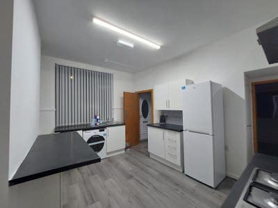 Double bedroom to Let - Miranda road, L20 Main Photo