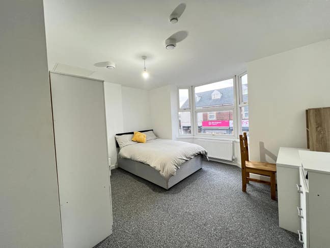 Large En-suite Double Bedroom in Smethwick B66 Main Photo