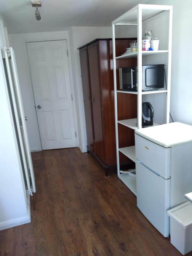 Double ensuite room 5 minutes walk to Station Main Photo