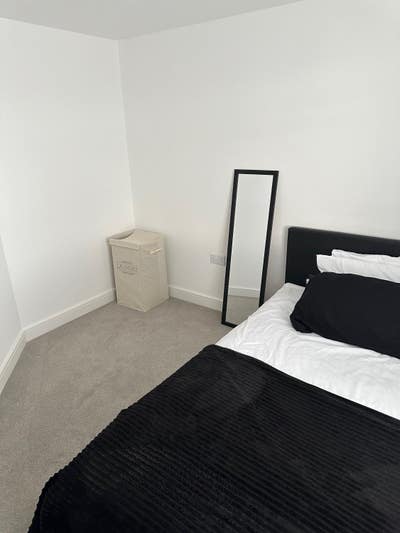 Double bedroom in 2 bed apartment Main Photo