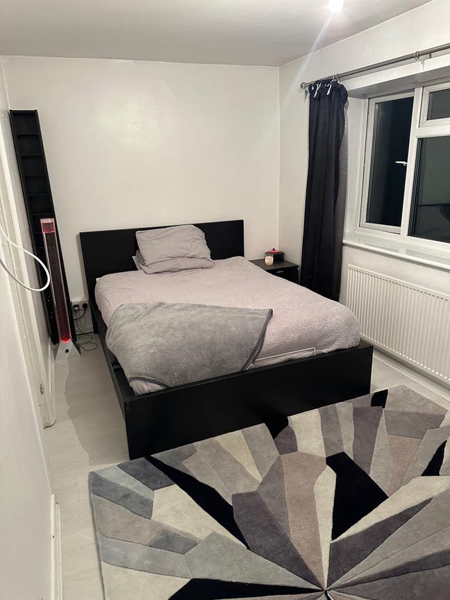 Room for rent in family friendly home Main Photo