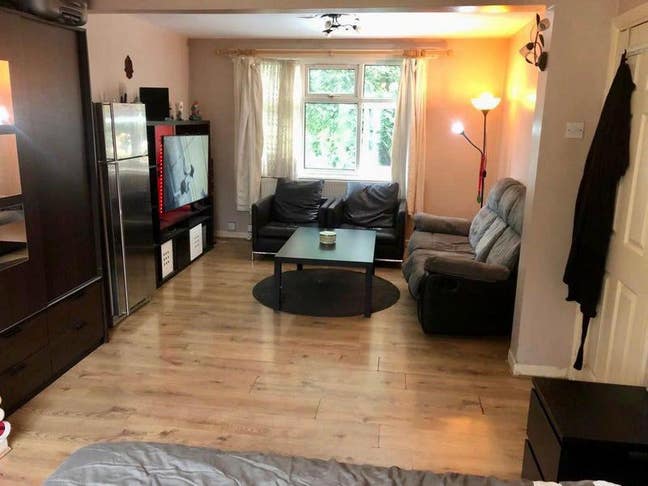 Huge Double Room in Blackhorse Road! Main Photo