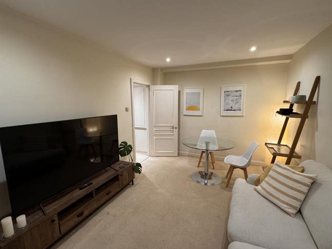 1 Bed Flat. Furnished. Concierge. Perfect location Main Photo