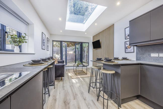 1 Spacious Ensuite Room Left-50% off First Month Main Photo