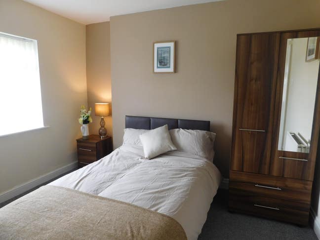 Spacious double rooms available Main Photo