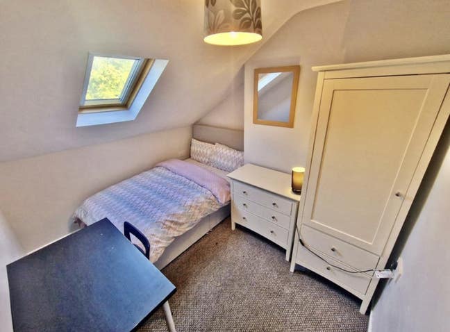Double Rooms Available on Falls Road Main Photo
