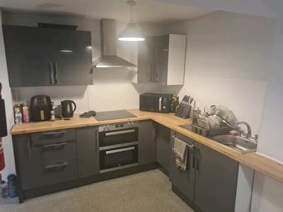 Professional House Share / All bills included Main Photo
