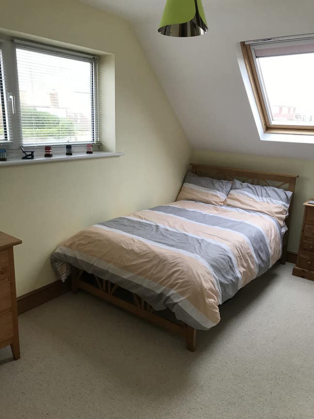 Lovely double en -suite room  Main Photo