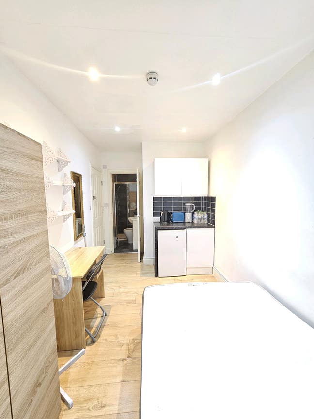 Refurbished: Double Ensuite: All Bills Inc Main Photo