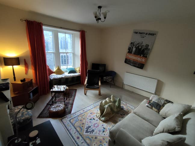 Roomie wanted for gorge flat Main Photo