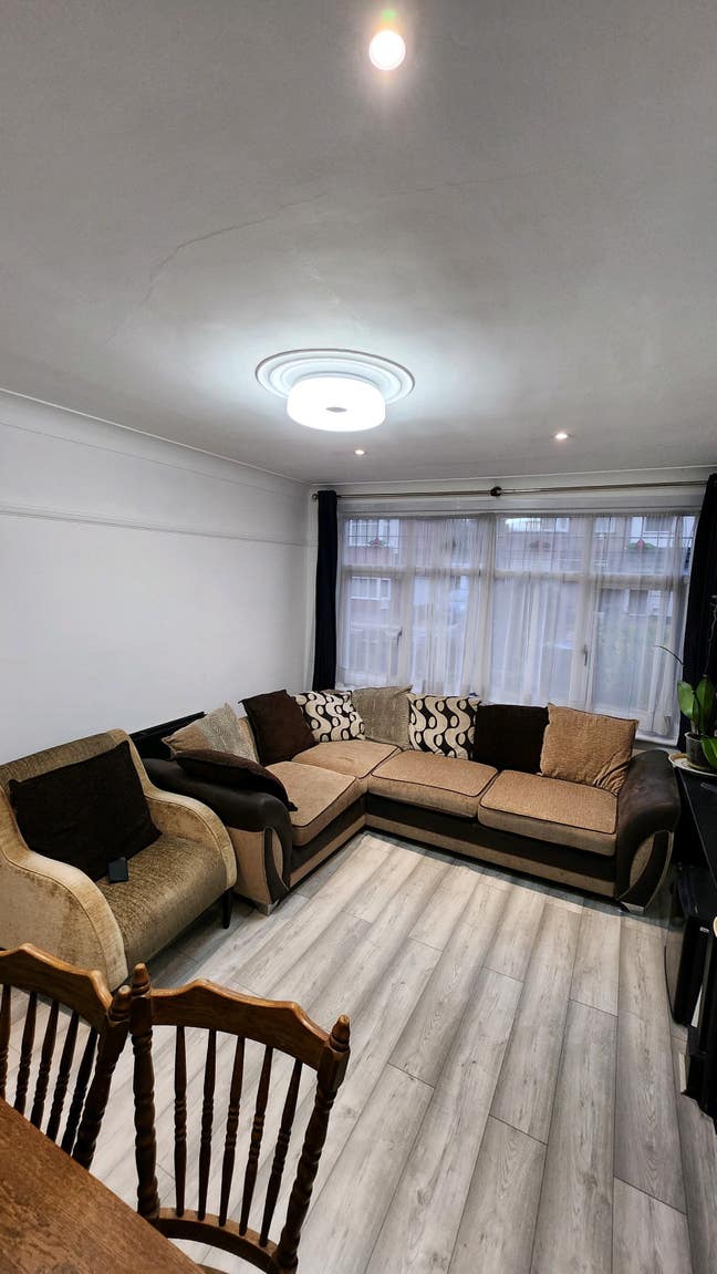 Room to share  Main Photo