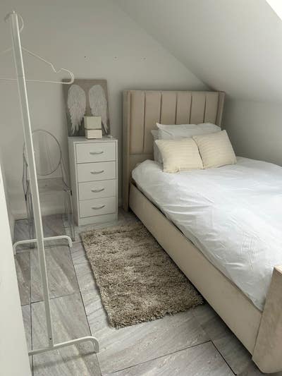 **Room Available - Professional Single Females ** Main Photo