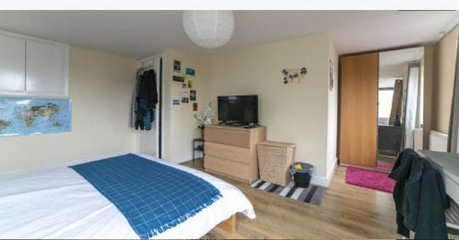 Bedroom to Let in a lovely house share Main Photo