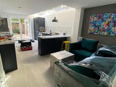 Two  Ensuite room available in 5 bed house share Main Photo