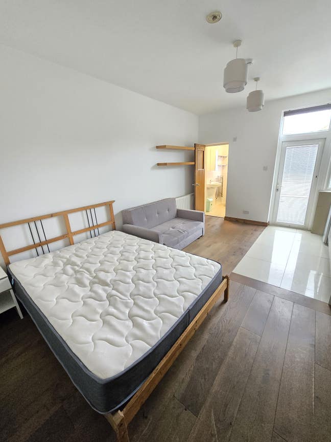 Amazing spacious studio in prime location  Main Photo