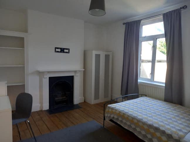 Room available in friendly student house share  Main Photo