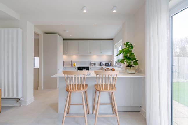 Newly Renovated Double Bedrooms in Guildford Main Photo