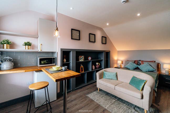 Very Spacious Ensuite Room for Single Occupancy Main Photo