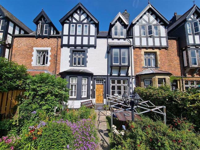 Beautiful 5 Bedroom Town House With Garden Main Photo