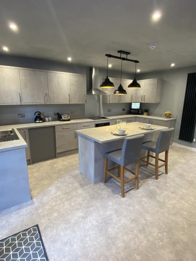 Large luxury Double Room single occupancy only Main Photo