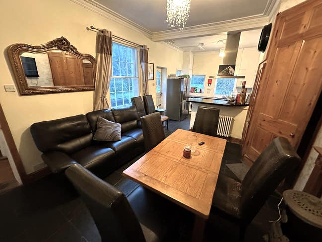 Spectacular Dbl eb-suite Room in Prof Houseshare Main Photo
