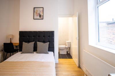 Modern Living in the Heart of Warrington: Ensuites Main Photo