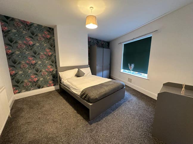 Newly refurbished rooms with all bills included  Main Photo
