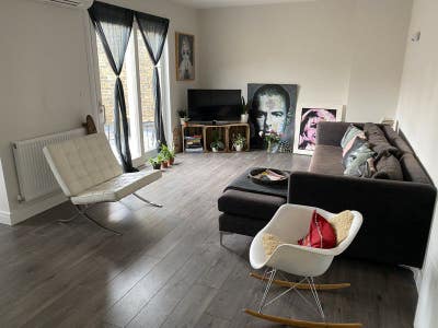 Nice Room available in Large Flat in Hackney Main Photo