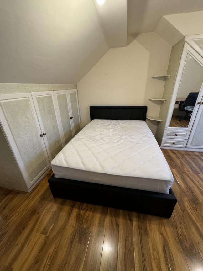 Large Ensuite Room £900 pm Main Photo