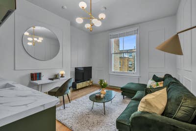Modern 1 bedroom with Sofabed in Kensington  Main Photo