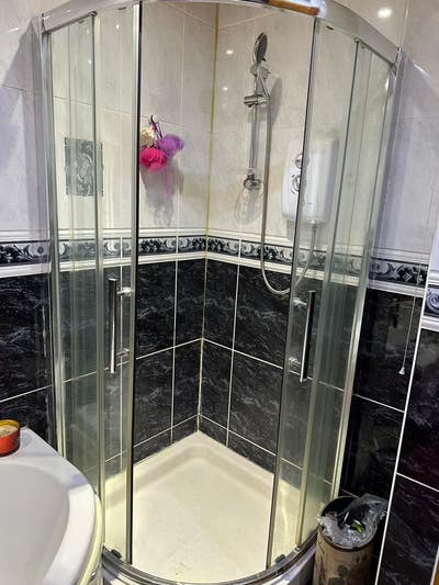 Beautiful bedroom with all amenities - immediate Main Photo