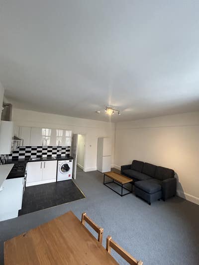 A 2 bedroom flat in Tooting available 1st December Main Photo