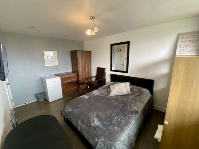 Double Bed Room in Putney Bridge Main Photo