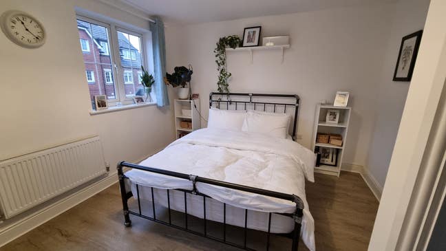 Double bedroom with bathroom Main Photo