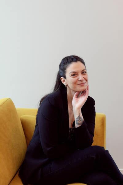 Professional looking a room  Main Photo