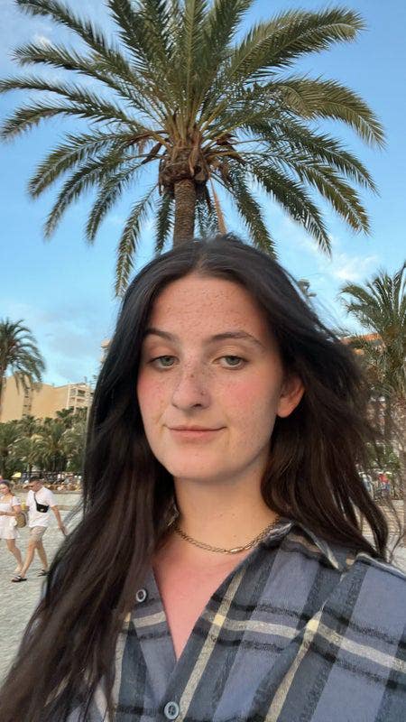I am a professional female aged 22, I am look... Main Photo